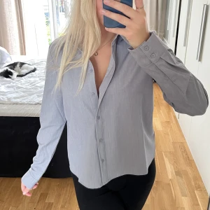 Nakd skjorta  - Skjorta från nakd som aldrig är använd, långa ärmar, köparen står för frakten 🫶🏻