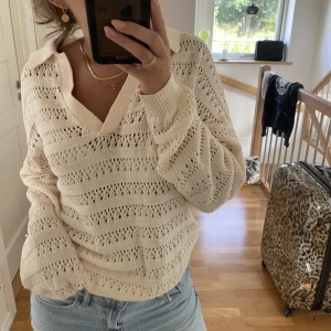 Stickad tröja - Stickad tröja i stolek s. Knappt använd och ser som ny ut💖 