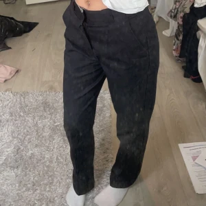 Dickies kostymbyxor  - Jag är 165 så lite korta, aldrig använda, köpta på carlings för 749 pris kan diskuteras!🩷