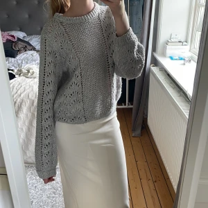 Stickad tröja - grå stickad tröja från lindex i storlek xs. 