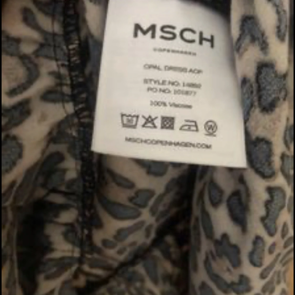 Leo Klänningen ny med prislappen kvar  - 91