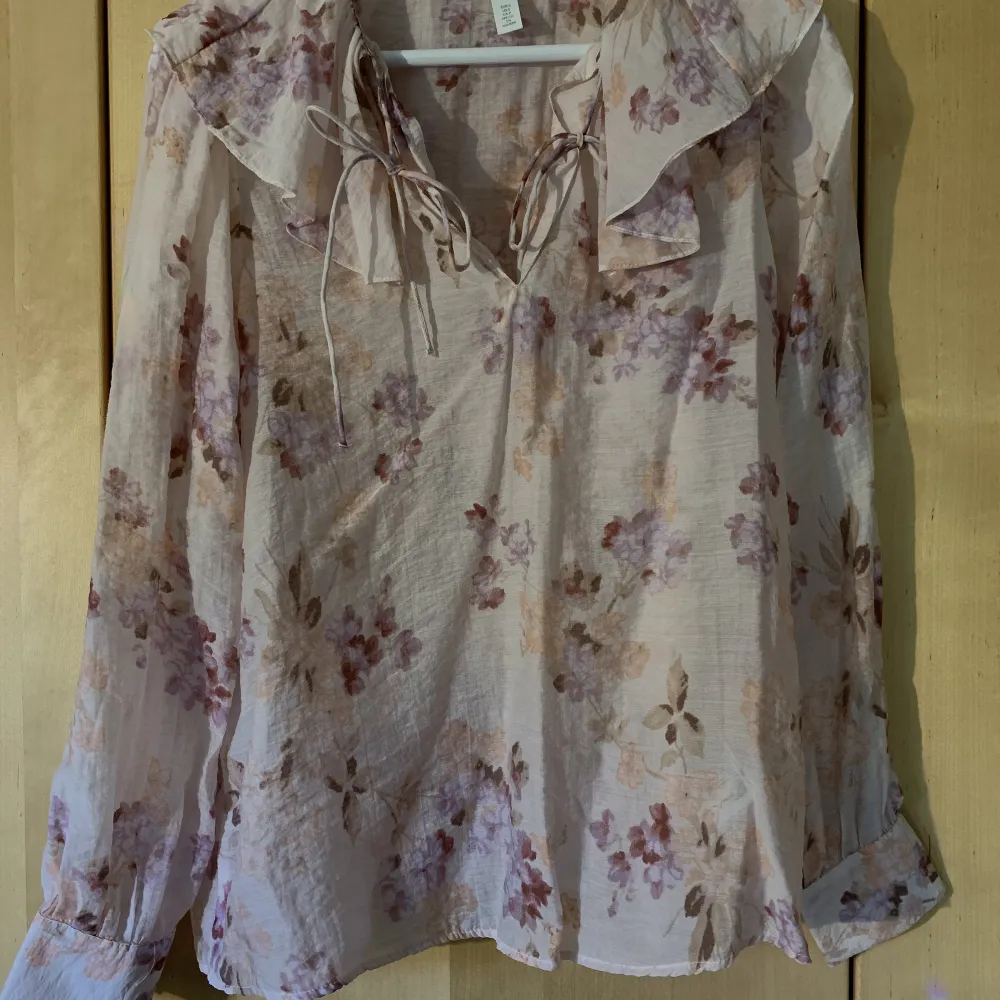 Pretty blouse in great condition . Blusar.