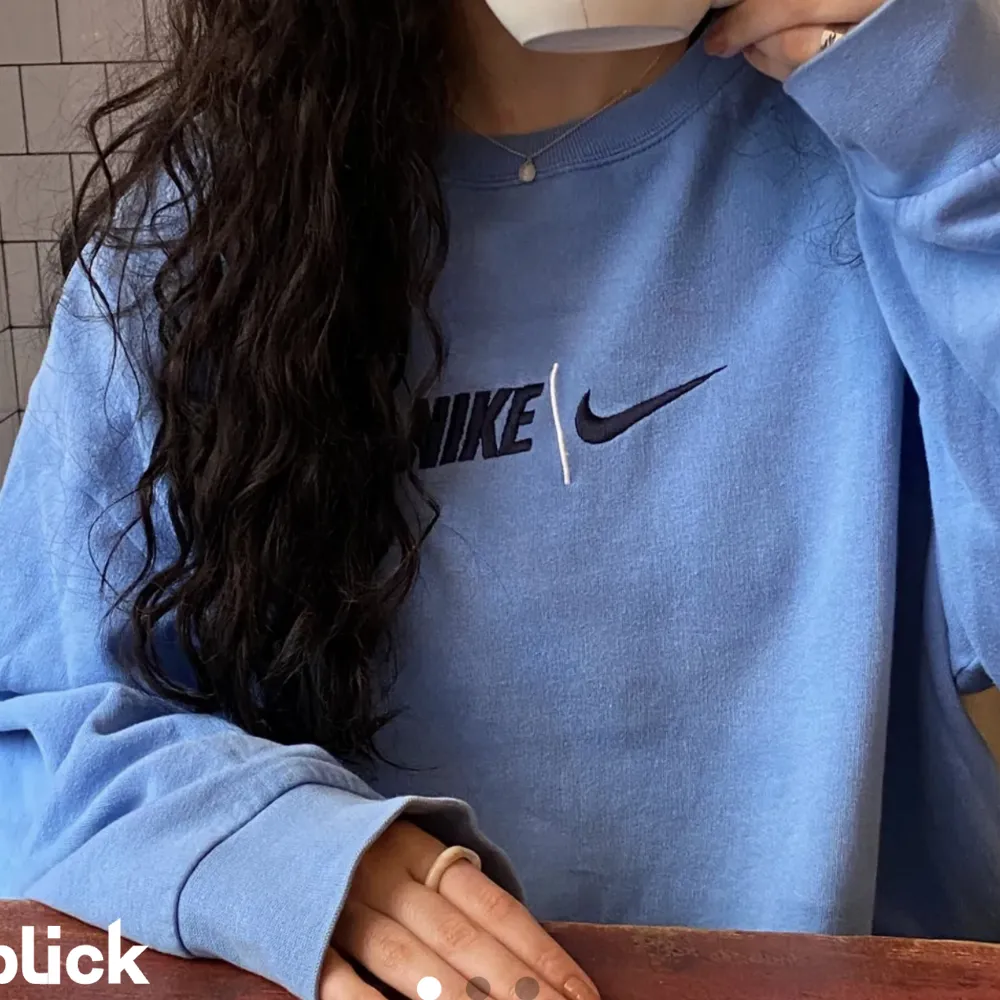 Ljusblå Nike sweatshirt i storlek M! Vintage och unik! Köpare står för frakt :).. Tröjor & Koftor.