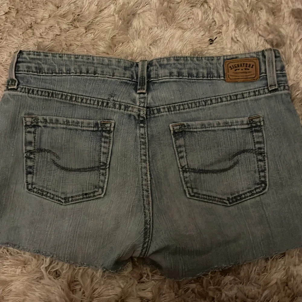 Levis vintage jeansshorts, skitsnygg tvätt!!. Shorts.