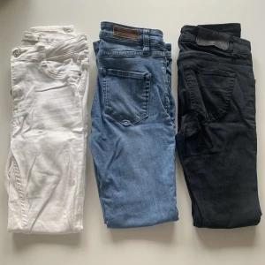 Blåa Jeans  - Blåa Jeans 27/32: 29kr  Kan mötas upp Vid Köp av alla Jeans: 79kr Vid köp av alla kläder (Se profil) 249kr