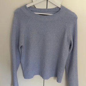 Stickad tröja  - Säljer min stickade tröja från veromoda då den inte kommer till användning längre💕