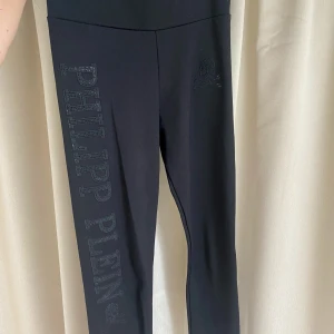 PHILIPP PLEIN Tights  - Säljer sjupersköna Philipp Plein tights. Lite för stora därför säljer jag🖤
