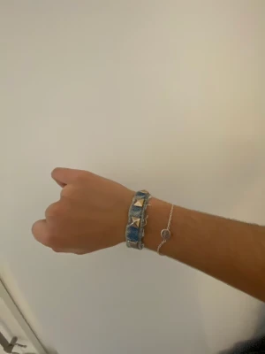 Jeans armband guldiga nitar  - Jeans armband med guldiga nitar 🤍