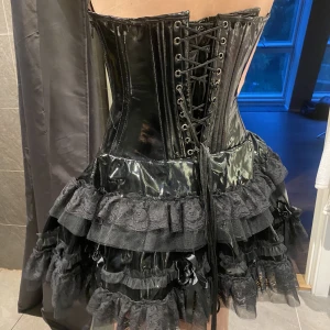 Halloween - Köpt för ca 1000kr på cum clubwear, använt en gång för halloweenkostym. Mycket bra kvalitet, pris kan diskuteras 