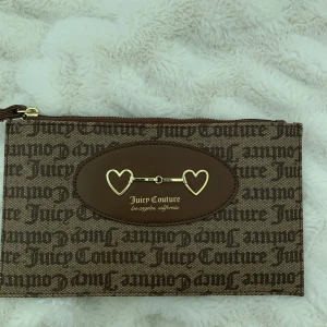 Juicy väska/plånbok - såå söt, använd 1-2 gånger bara. såld och köpt i USA