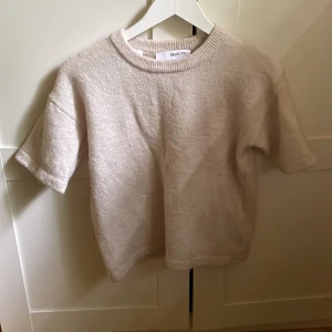 Selected Femme T-shirt - Jag har änvant den flera gånger, men den är i väligt bra skick!❤️(Skriv privat för flera bilder)