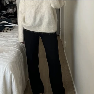 Madlady kostymbyxor - Säljer mina kostymbyxor ifrån madlady, då dem har blivit för små. det är sparsamt använda. 🩷obs första bilden är lånad!