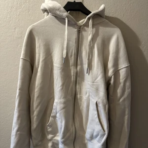 Vailent ziphoodie  - Använd några gånger säljer för att jag växt ur den, bra skick och väl tagen hand om