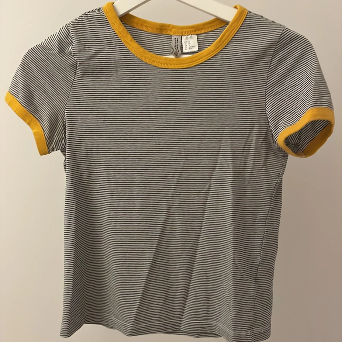 Randig/lite gul tröja