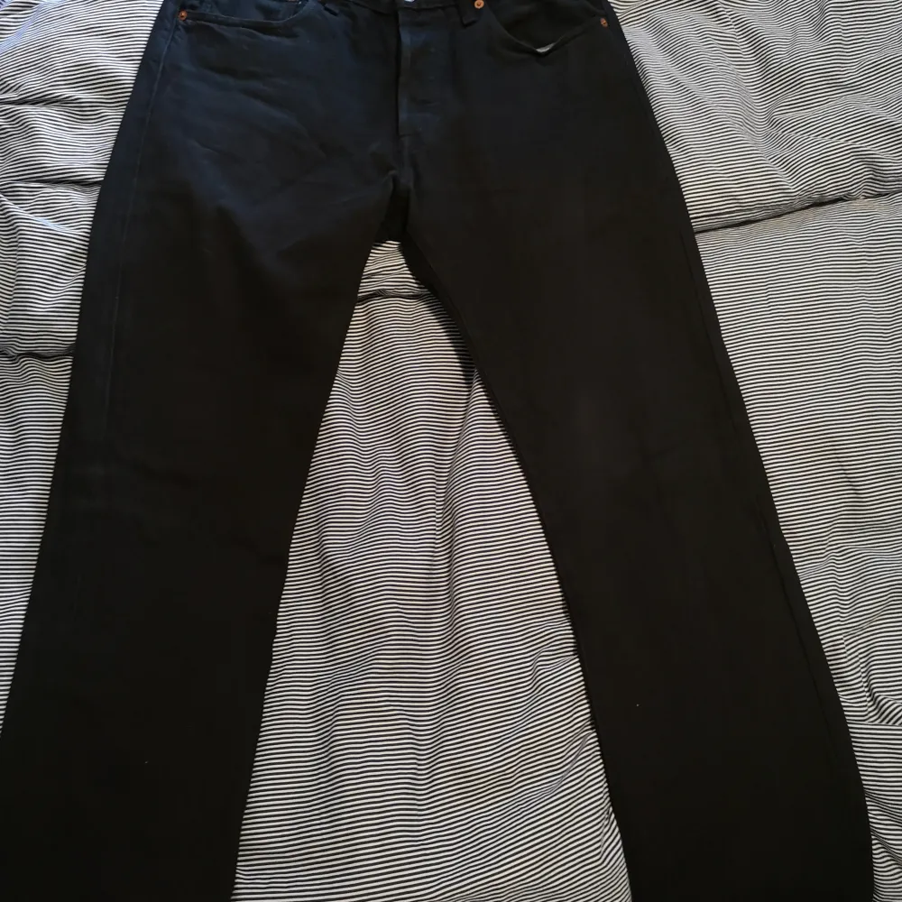 Säljer ett par jeans i modellen 501 i fint skick. Storlek 31 /32. Jeans & Byxor.