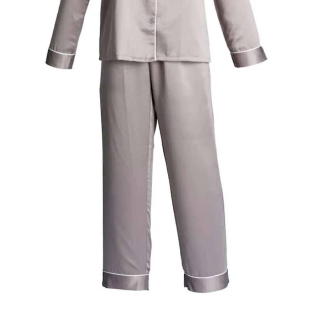 En pyjamas från rusta som originellt kostar 249kr. Den är typ helt oanvänd. Hör av dig om du har frågor💕. Jeans & Byxor.