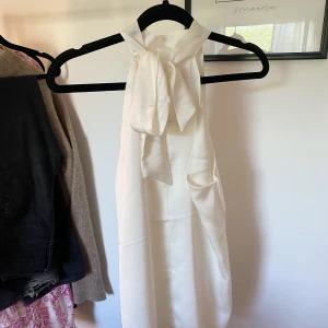 Topp - Fin halterneck topp i vit! Storlek s💞 använd en gång!