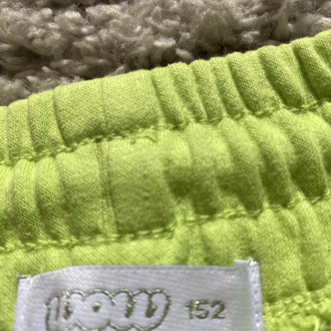 Limegröna mjukisbyxor - 90