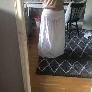 Jättefin tupklänning från bikbok som jag använt som kjol, perfekt för sommaren 