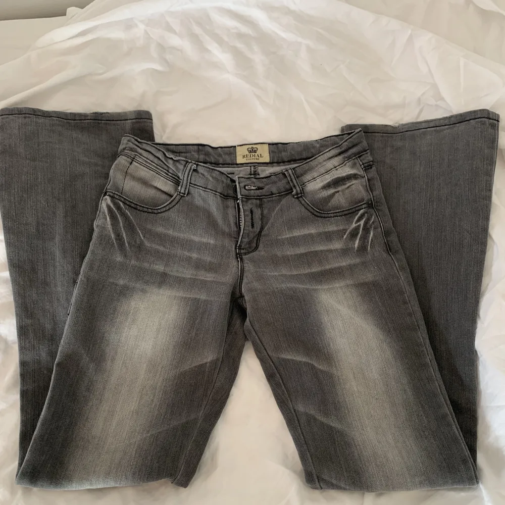 Jättefina jeans som inte är min stil längre, står storlek M men passar även XS- S om man inte vill att dom sitter lika tajt!💕. Jeans & Byxor.