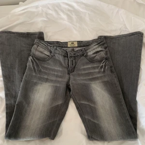 Redial brand jeans - Jättefina jeans som inte är min stil längre, står storlek M men passar även XS- S om man inte vill att dom sitter lika tajt!💕