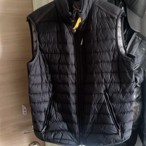 Väst - Pjs väst äkta köpt för 3900kr. Passar inte mig längre. 