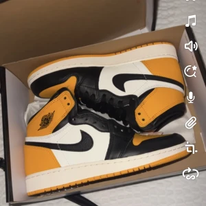 Jordan mid 1 taxi - Köpta i LA på Coolkicks kvitto finns använda 1 gång köpta för 3500