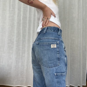 Vintage byxor  - Boyfriend jeans vintage. Innerben 84cm, midja rakt över 40cm, ben öppning 22cm   Jag är vanligtvis en storlek s och 164cm lång. Glöm ej mina andra annonser 💌