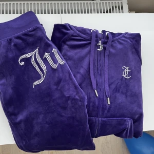 Juicy Couture  - Helt oanvända Juicy couture byxor och tröja🤍