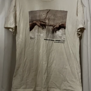 Beige tröja storlek S - Beige, ostyrkt tröja från Pull&Bear i storlek S. Köpt från Zalando 2021. Gott skick, kan stryka den innan jag skickar den. 