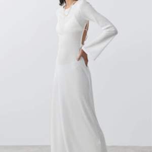 Jättefin vit klänning med öppen rygg. 💕ordinarie kostar den 599 men säljer för 3 299