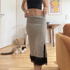REMAKE Dream Skirt Rain - Black Lace - Säljer min otroliga kjol från djerf då den aldrig används tillräckligt av mig, den förtjänas att synas mer på gatorna!  