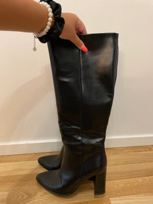 Klackskor  - Storlek 38 använda ett fåtal gånger 