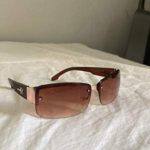 90s solglasögon, använda 1-2 gr. köpt på vinted 