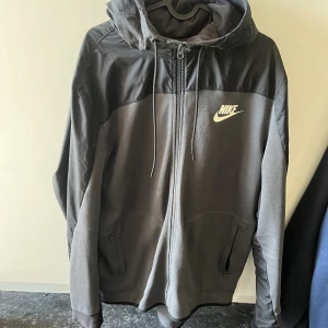Nike hoodie - Bra skick.