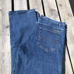 Ett par Lapidus jeans använda 3-5 gånger jeansen är i 9/10skick, skriv för fler frågor😃