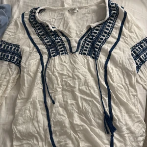 Blus - Liten i storleken Kommer inte till användning aldrig använd❤️