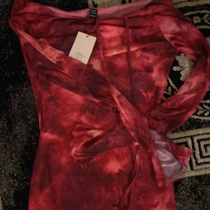 Rosa kort klänning - Aldrig använts finns tagg kvar 