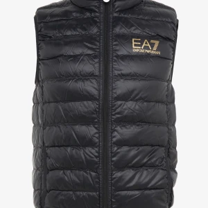 EA7 Väst - EA7 Väst som är använda Max 3-4 gånger, så den är i nyskick kan man säga 