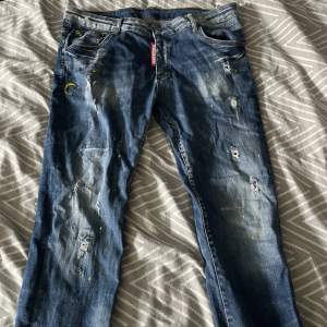 Säljer mina dsquared2 jeans använder inte dom…