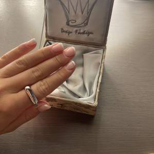 Silverfärgad ring från Edblad, fått i present men aldrig använt🤍🤍Nypris 399 kr✨