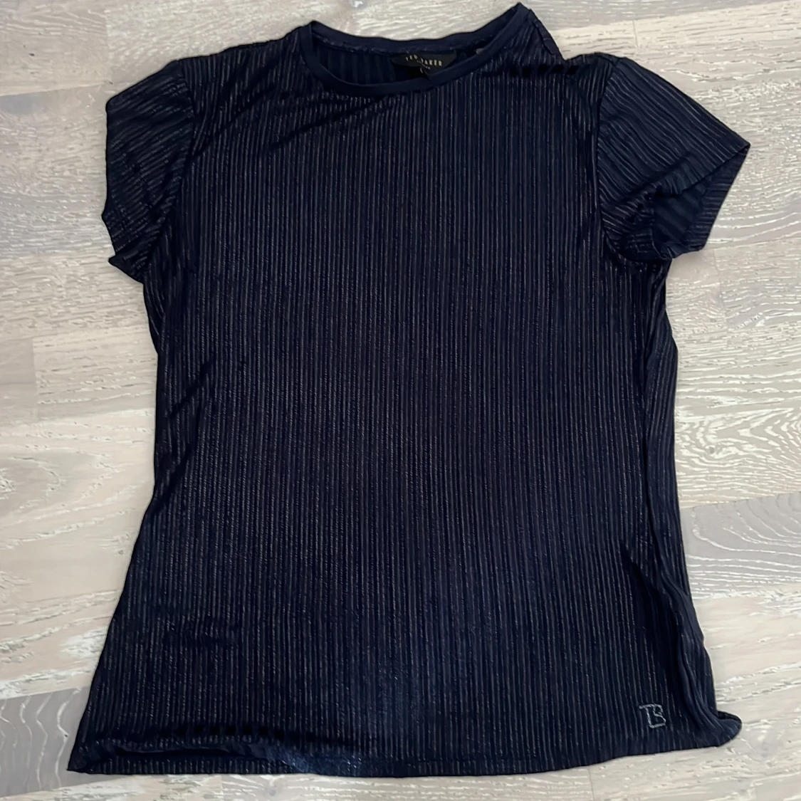 Jättesnygg topp från Ted baker  - 90