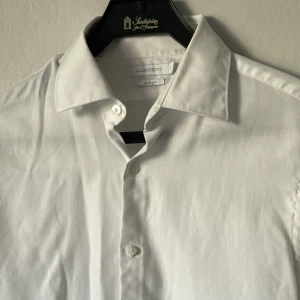 J.Lindberg skjorta - Vit elegant skjorta i slimfit