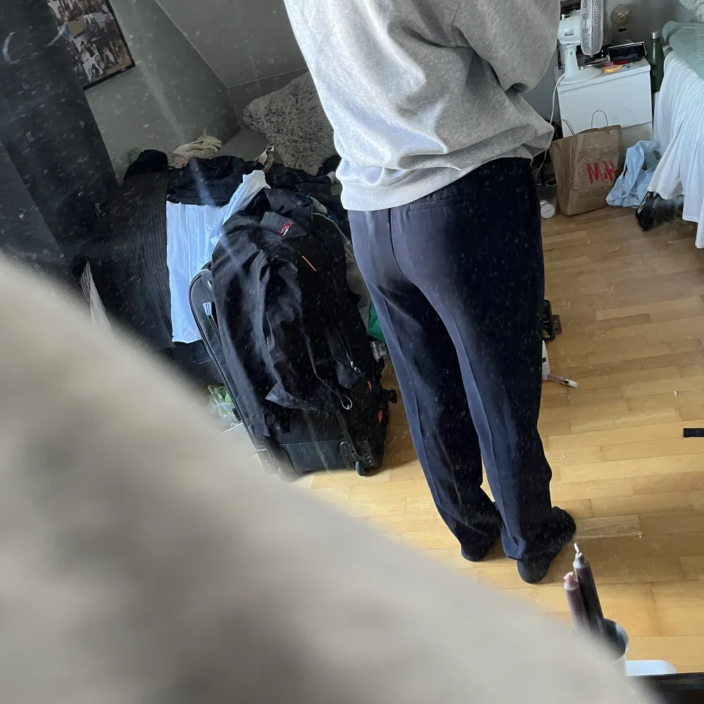 Kostymbyxor från Tommy hilfiger strl 8 vilket jag tror motsvarar M. Jeans & Byxor.