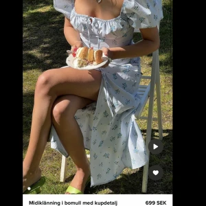Nakd blommig klänning - Säljer denna fina klänning som är inköpt förra sommaren , använd Max två gånger. Säljer då jag inte får användning. Helt slutsåld på nakd hemsida. Nypris 699, mitt pris 499