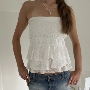 Bandeu topp med volang - Såå fin handsydd bandeu topp  med volanger💗💗