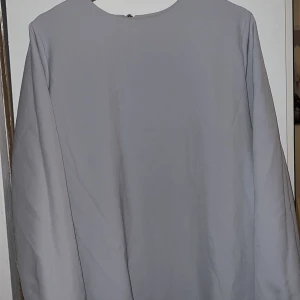 Abaya storlek L  - Jätte fin Abaya som jag inte använder. Storlek L men passar också M.   Inga skador, fläckar osv.  Kan frakta. 