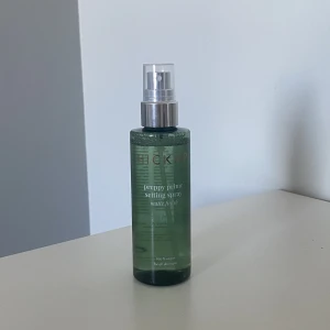 hickap settingspray - säljer denna då den ej kommer till användning, enbart testad. Nypris. 180kr+frakt 💚💚