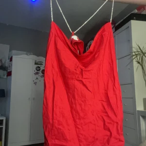 Röd tröja - Jätte fin tröja me uppen rygg