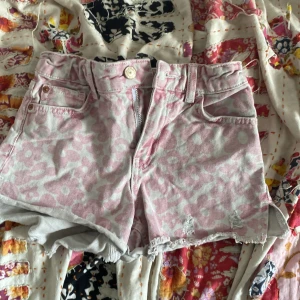 Zara shorts - 1-2 år gamla. 